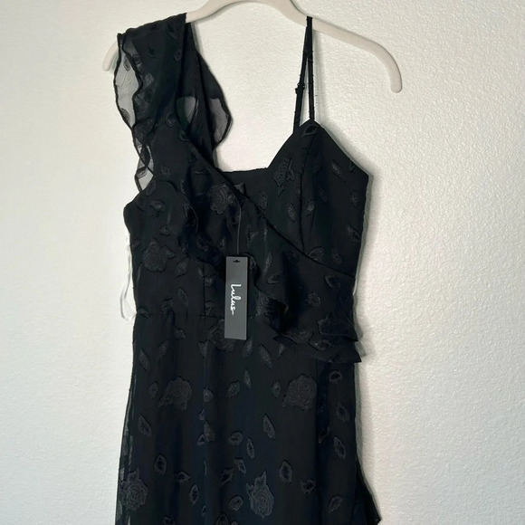 NWT Lulu’s Forever Be Black Floral Jacquard Ruffled Maxi Dress - Picture 4 of 8